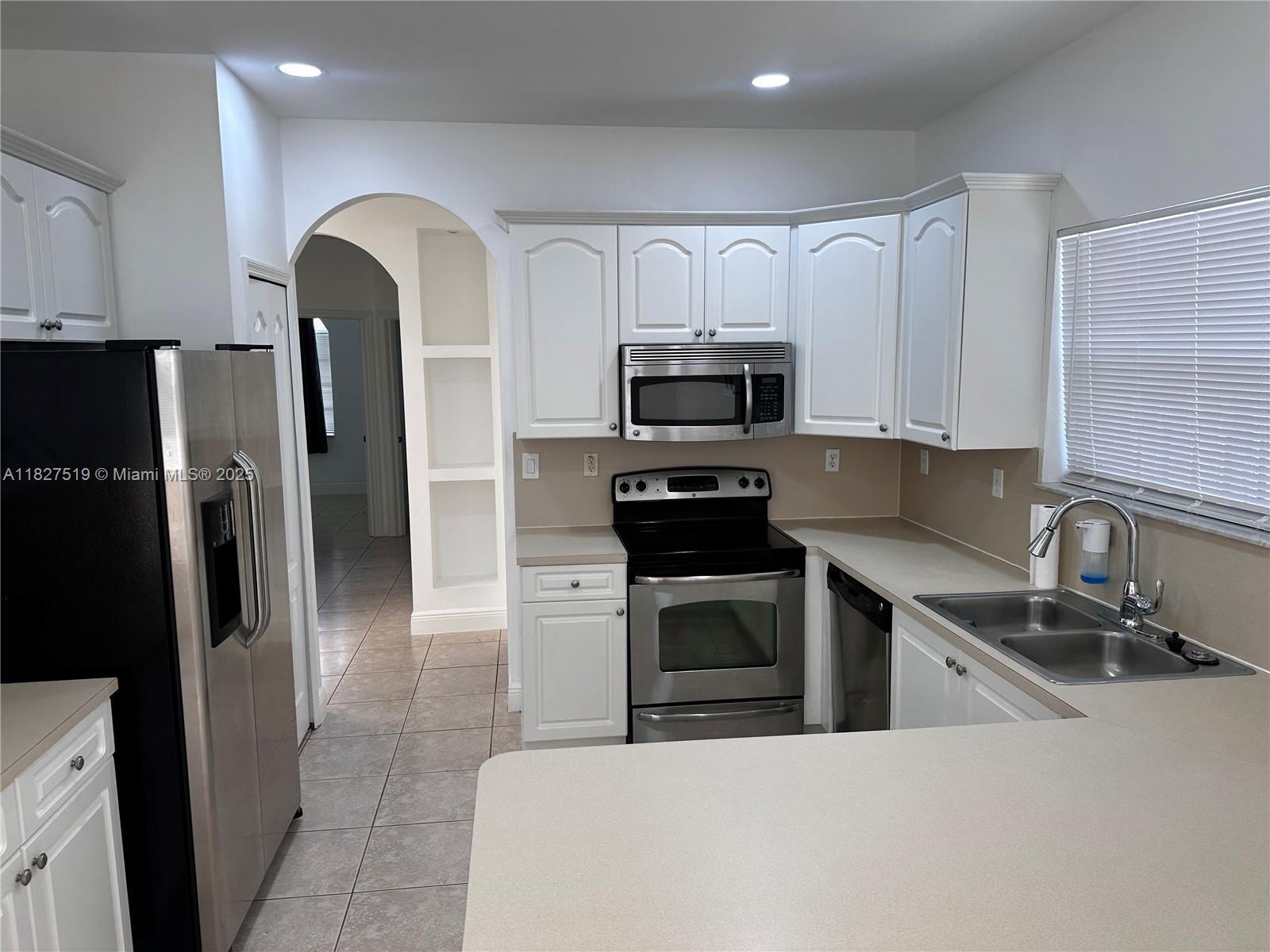 Property Photo: 5060 SW 159th Ave FL 33185