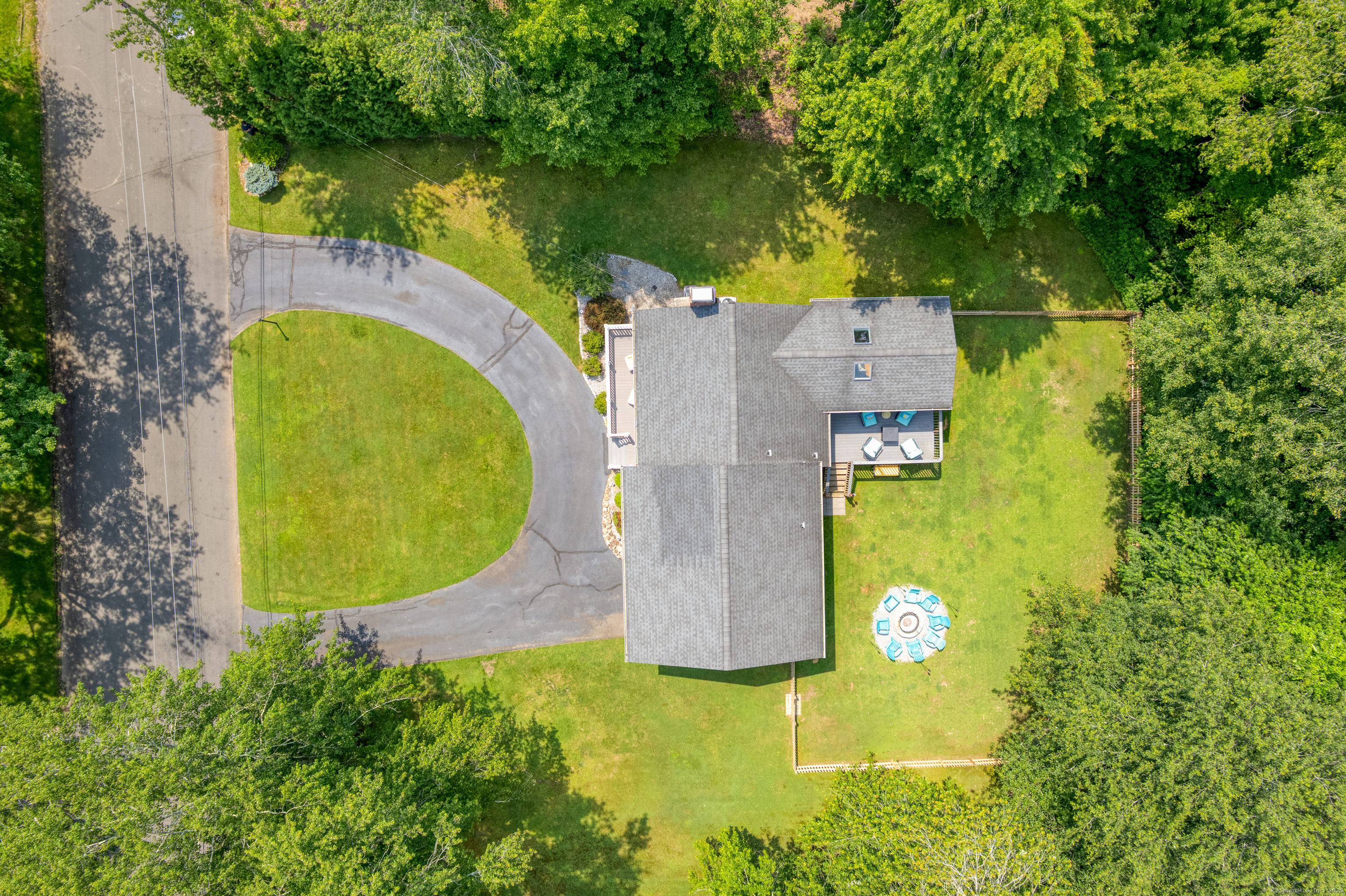 Property Photo: 33 Woodside Road CT 06437