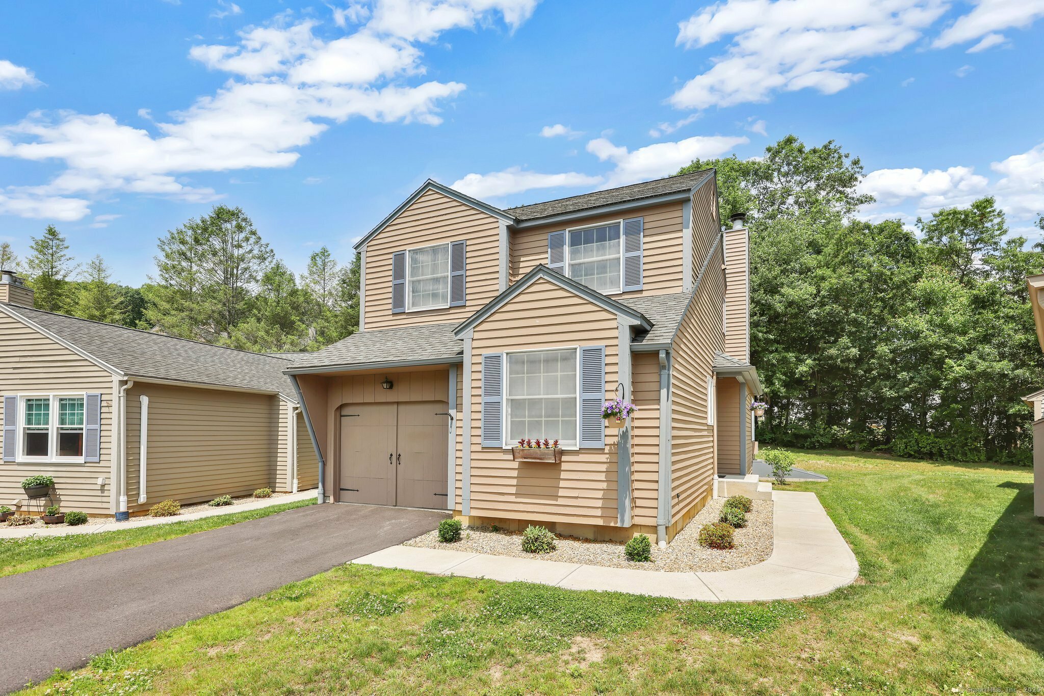 Property Photo: 46 Edgewood Street Apt 80 CT 06076