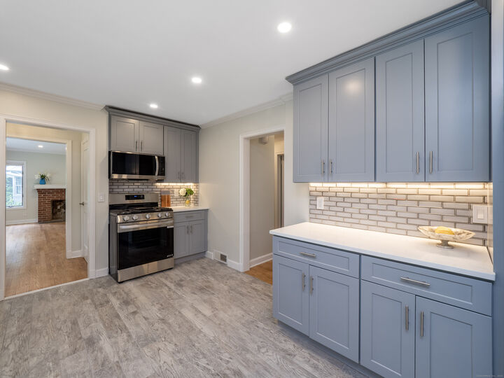 Property Photo: 8 Hillcrest Avenue CT 06820