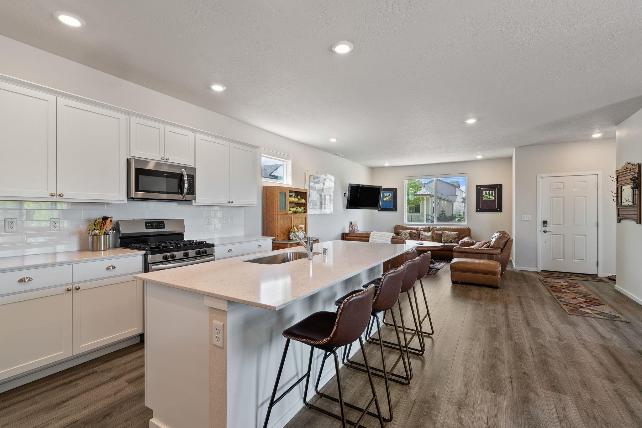 Property Photo: 2692 N Swainson Ln WA 99019