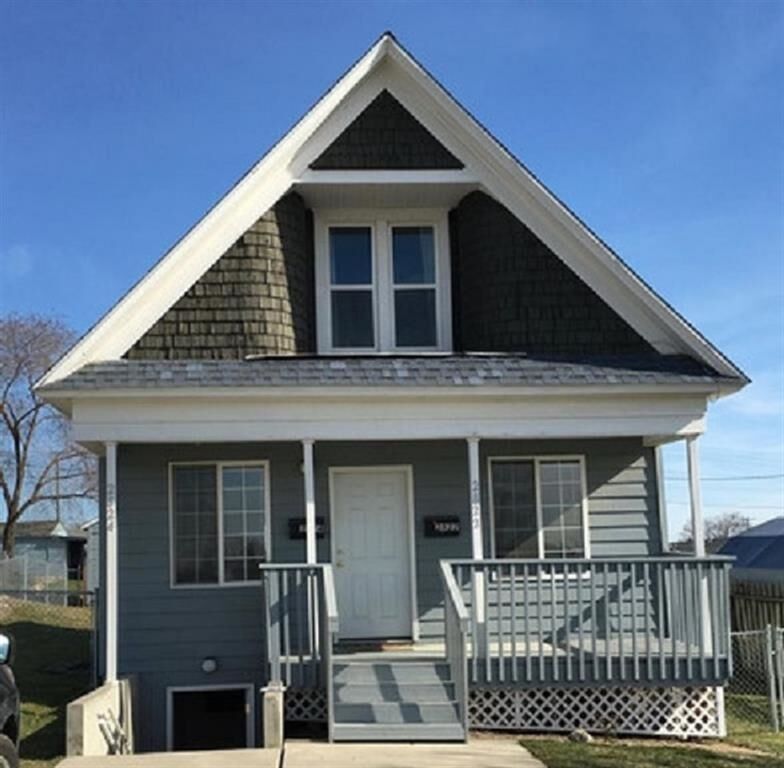 Property Photo: 2822 N Dakota St WA 99207-2725
