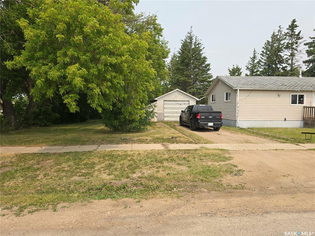 Property Photo: 414 4th Street S SK S0K 4P0