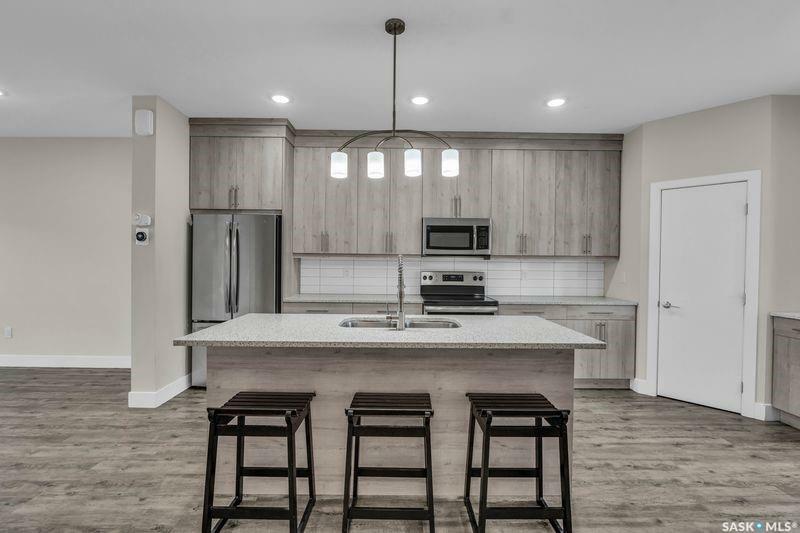 Property Photo: 685 Feheregyhazi Boulevard SK S7W 0Y3