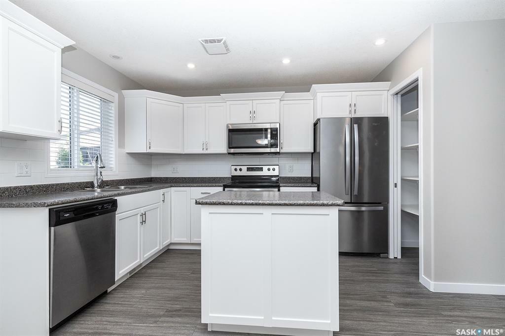 Photo de la propriété: 211 Blakeney Crescent SK S7L 7N5