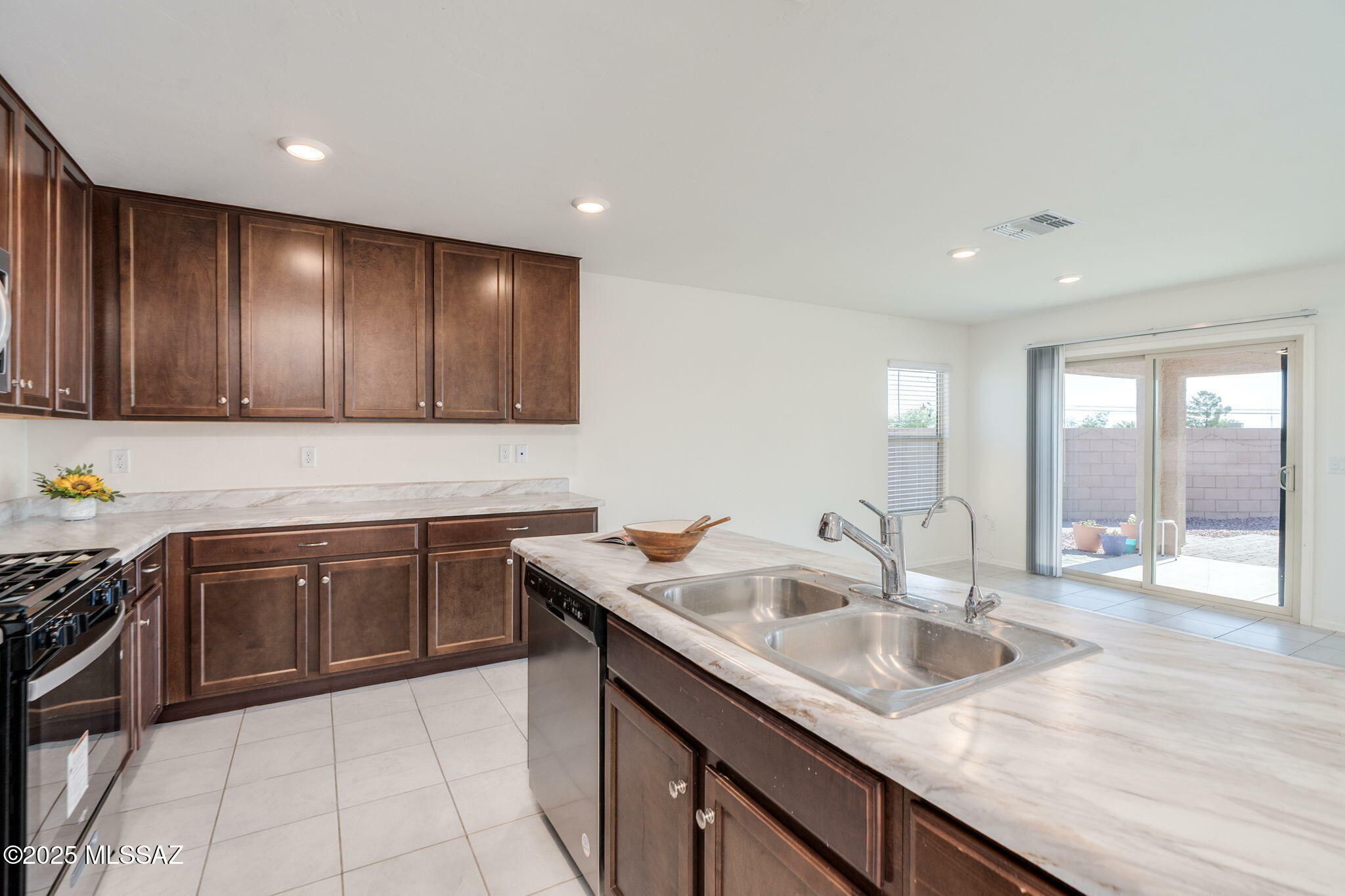 Property Photo: 5668 S Ruby Quinn Place AZ 85757