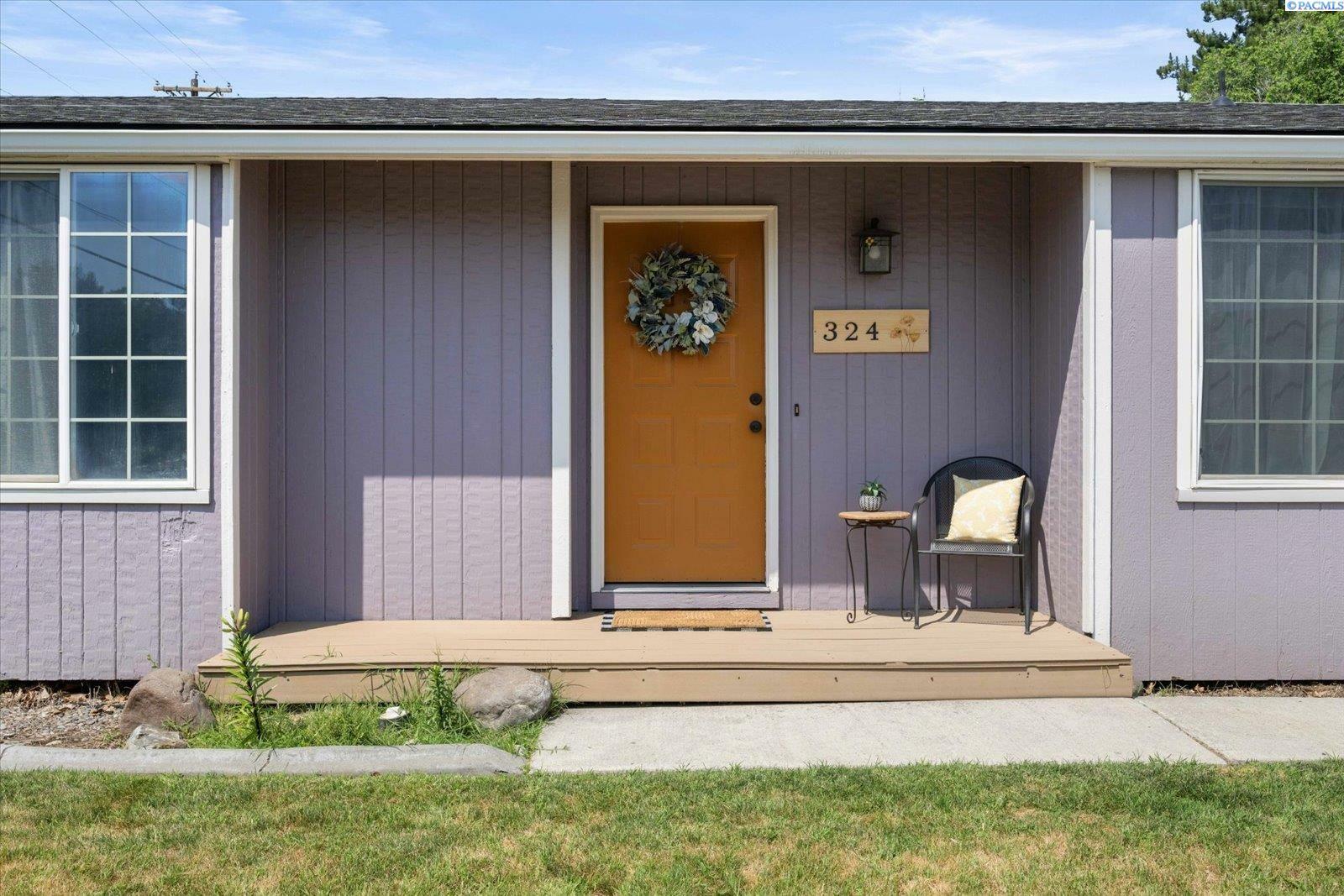 Property Photo: 324 S Zinser WA 99336
