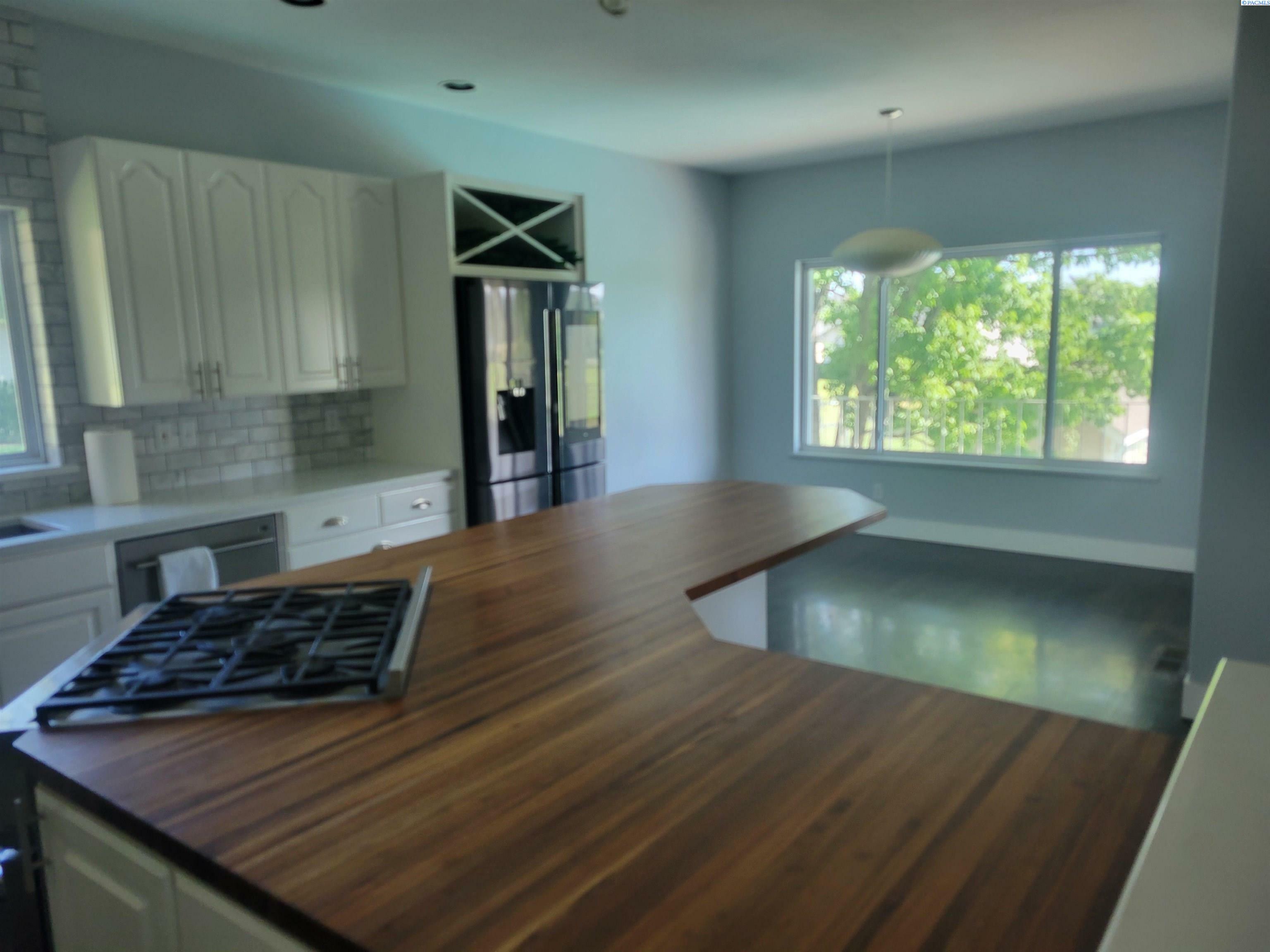 Property Photo: 7624 W River Blvd WA 99301