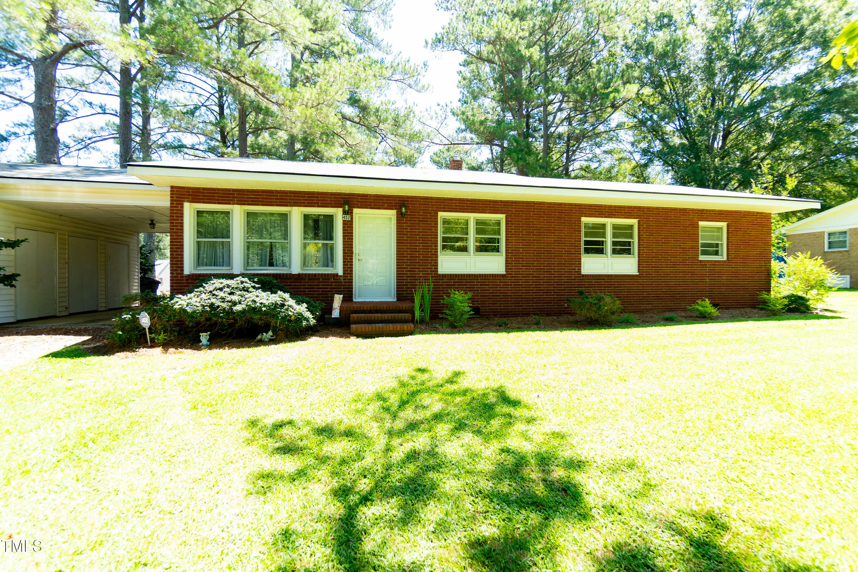 Property Photo: 452 N Main Street NC 27591