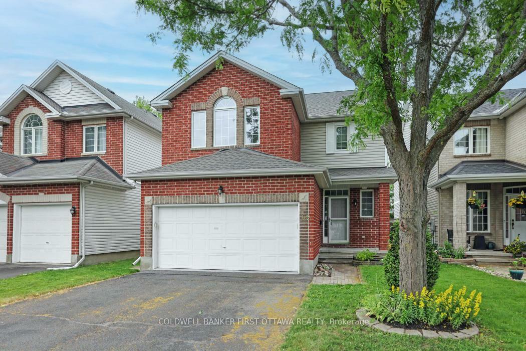 Property Photo:  69 Friendly Crescent  ON K2S 2B6 