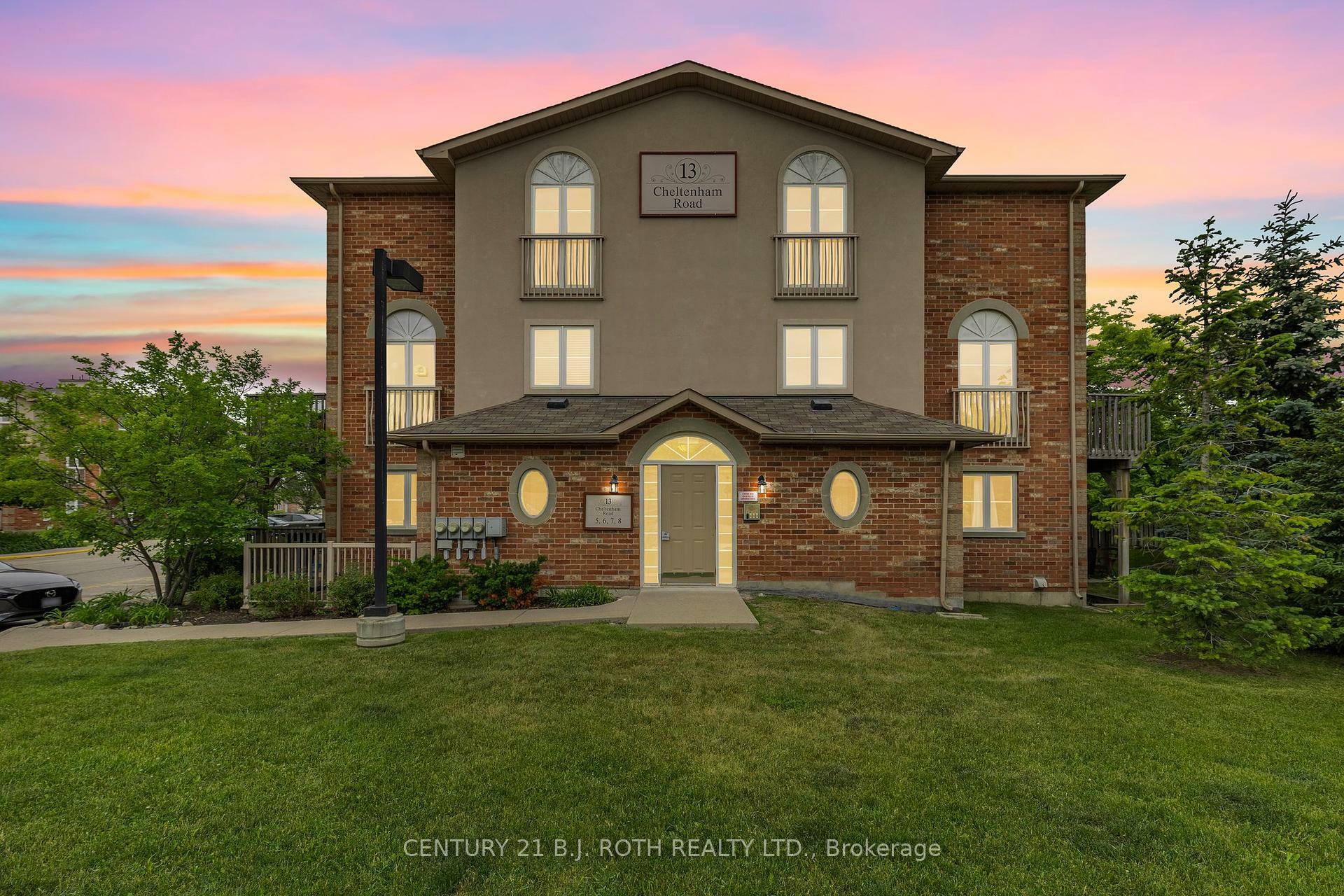 Photo de la propriété: 13 Cheltenham Road 7 ON L4M 0E7
