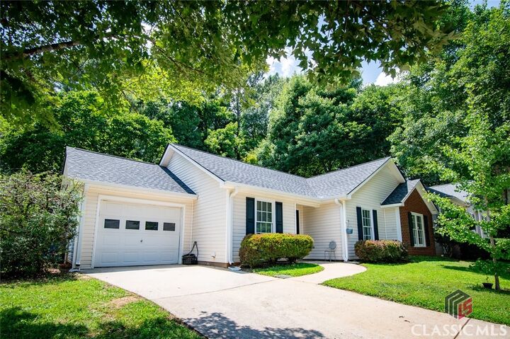 Property Photo:  165 Spring Lake Drive  GA 30605 