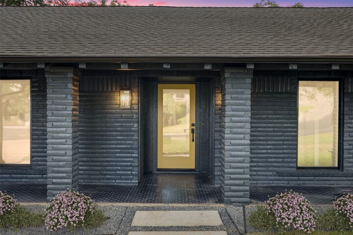 Property Photo: 6809 Willamette Drive TX 78723