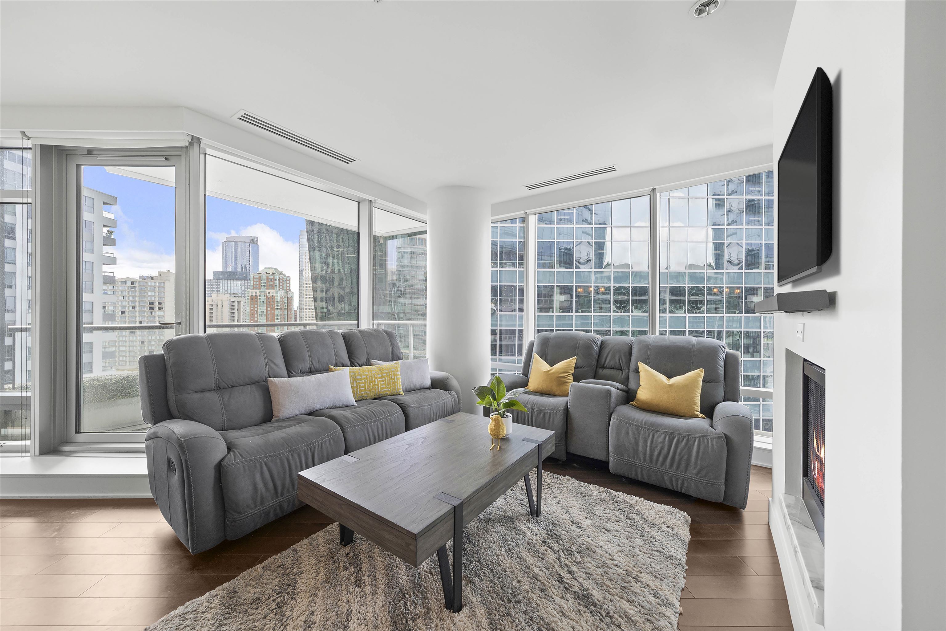 Property Photo: 1111 Alberni Street 1608 BC V6E 4V2