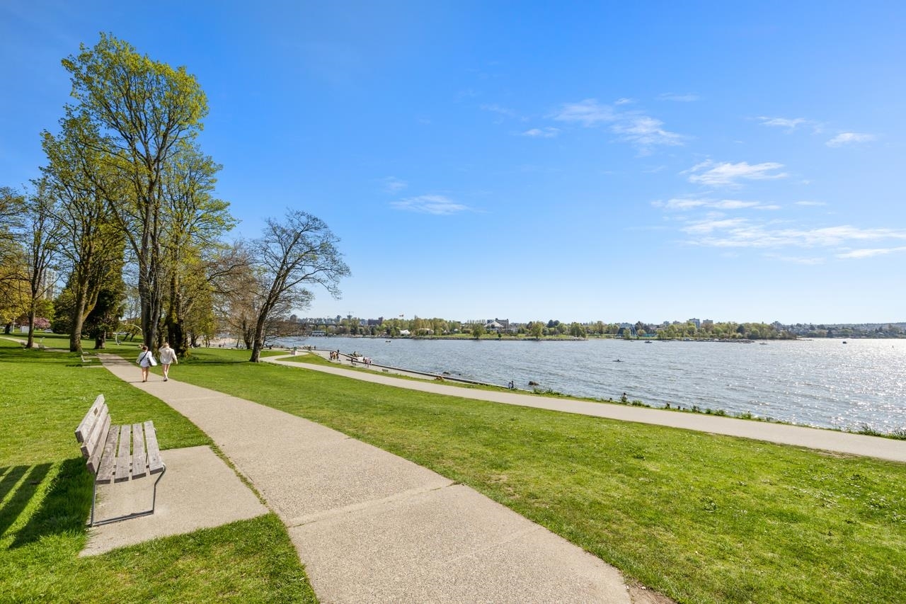 Property Photo: 1565 Burnaby Street 204 BC V6G 1X1