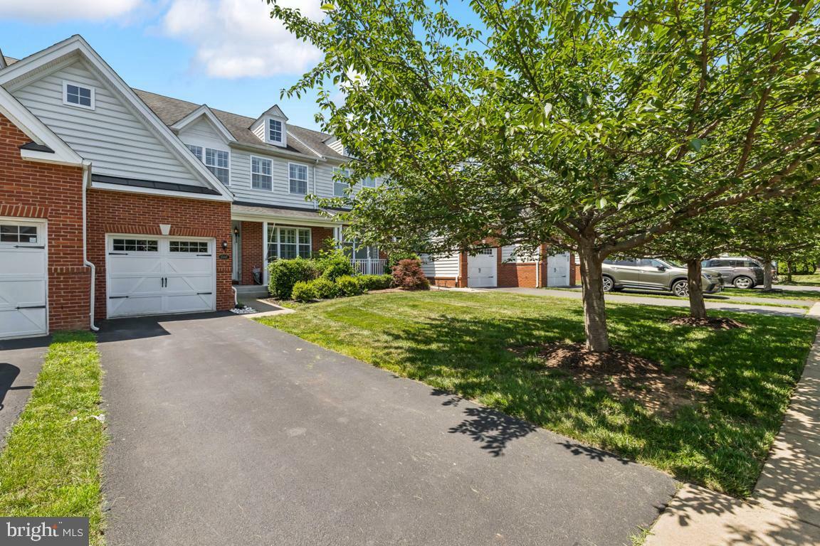 Property Photo: 15447 Painters Cove Way VA 20169