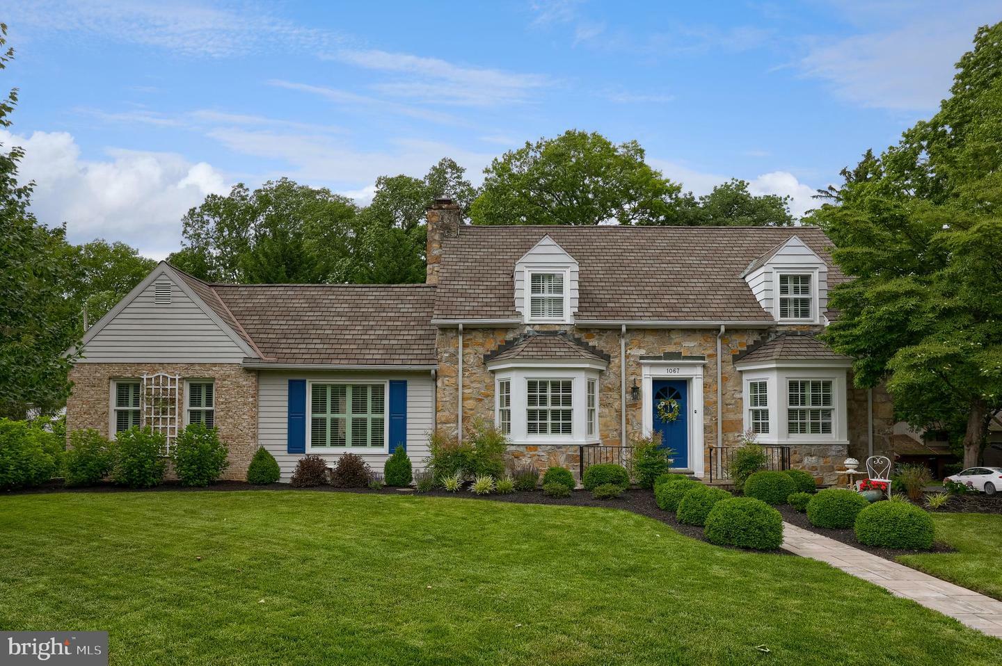Property Photo:  1067 Helen Avenue  PA 17601 