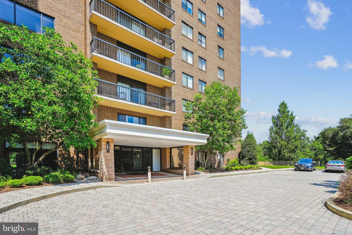 Property Photo: 200 N Pickett Street 108 VA 22304