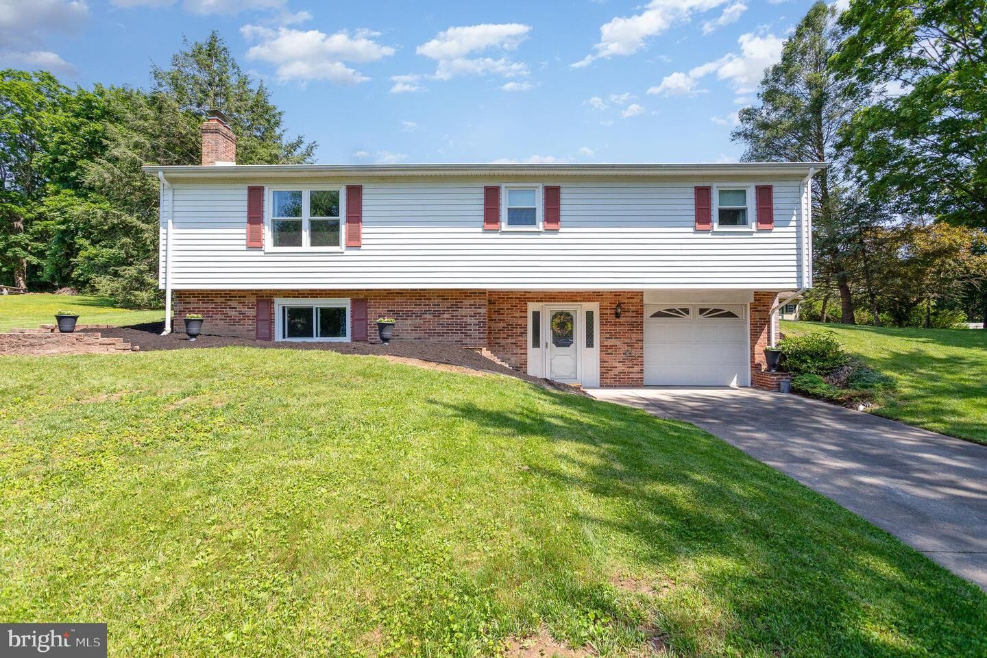Property Photo:  410 Erdman Drive  PA 17018 
