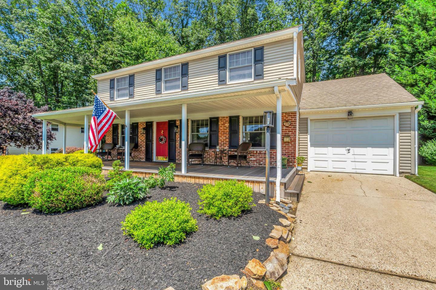 Property Photo:  238 Winding Way Road  NJ 08084 