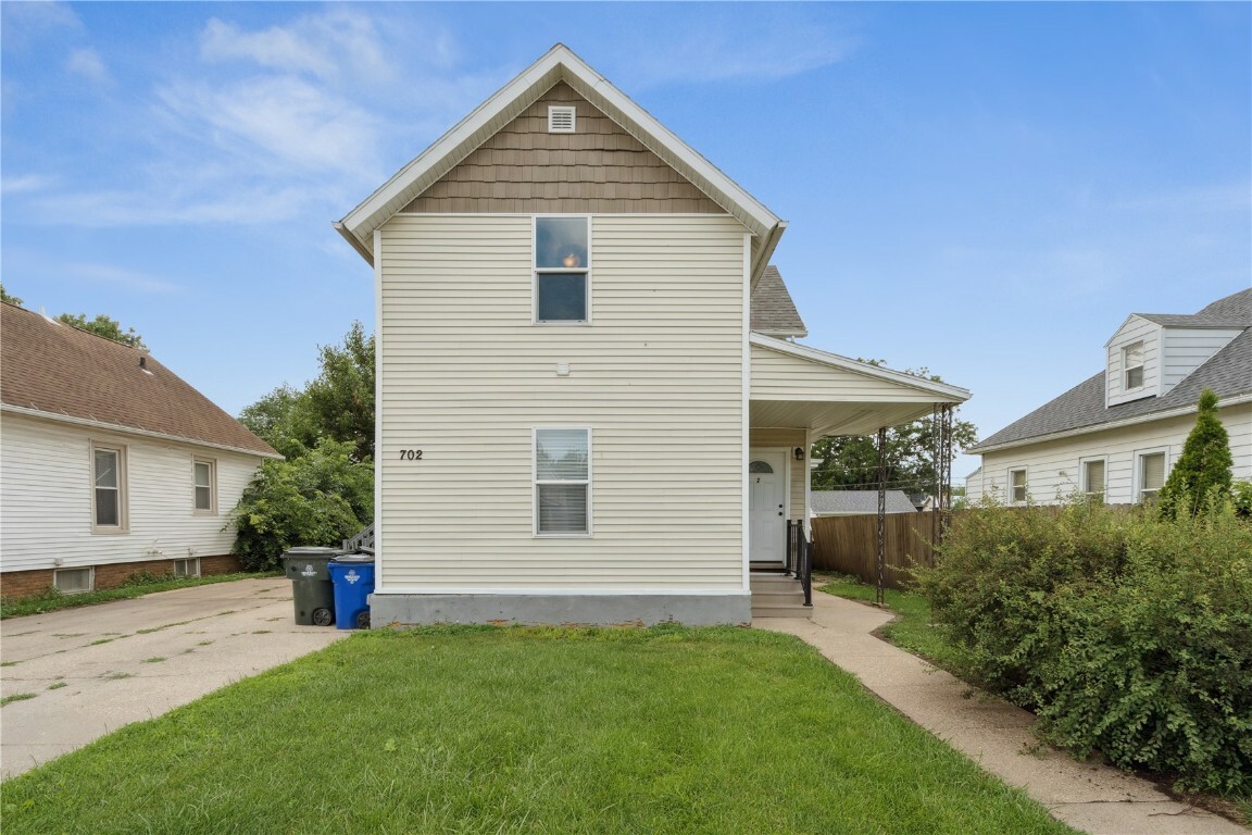 702 9th St SW  Cedar Rapids IA 52404 photo