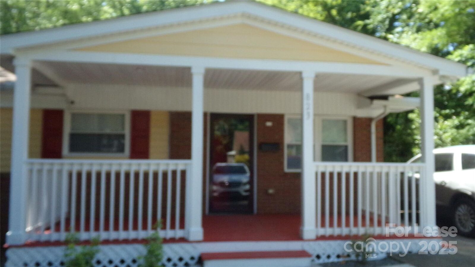 Property Photo: 823 Wabash Avenue NC 28208