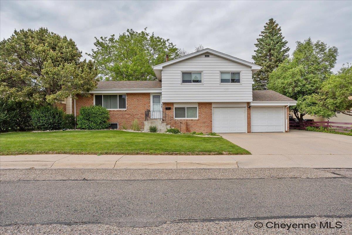 Property Photo: 1024 Melton St WY 82009