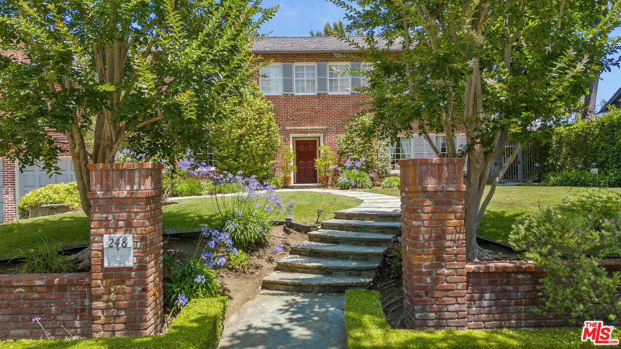 Property Photo:  248 S Hudson Ave  CA 90004 