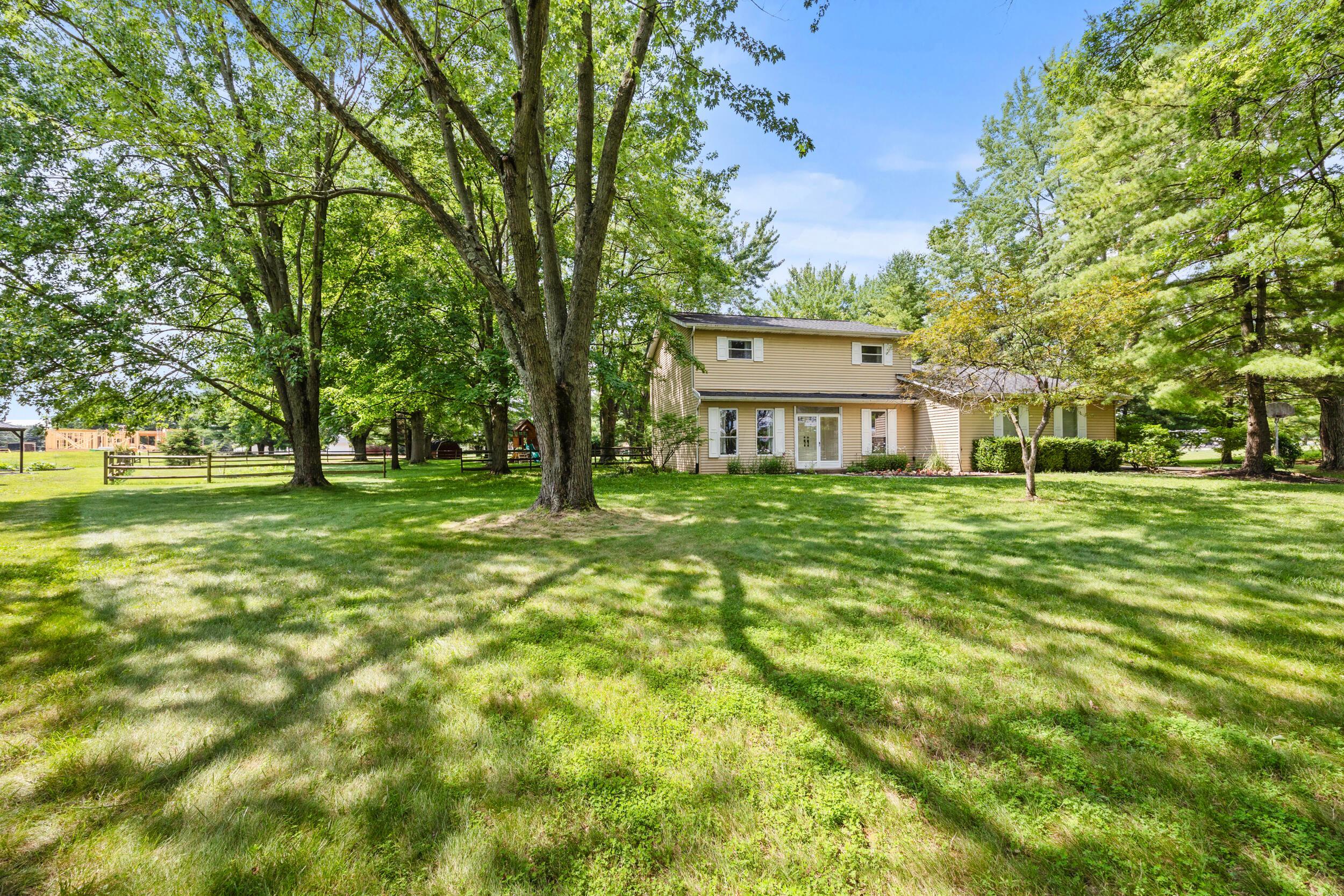 Property Photo: 481 N Center Street OH 43147