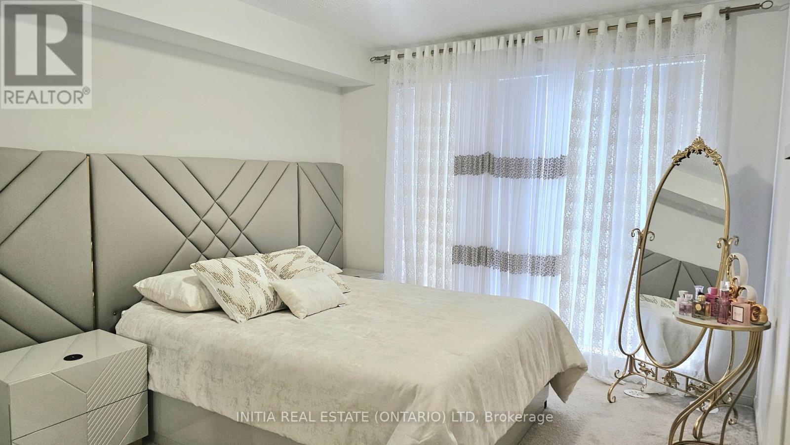 Property Photo: 250 Sunny Meadow Boulevard 101 ON L6R 3Y7
