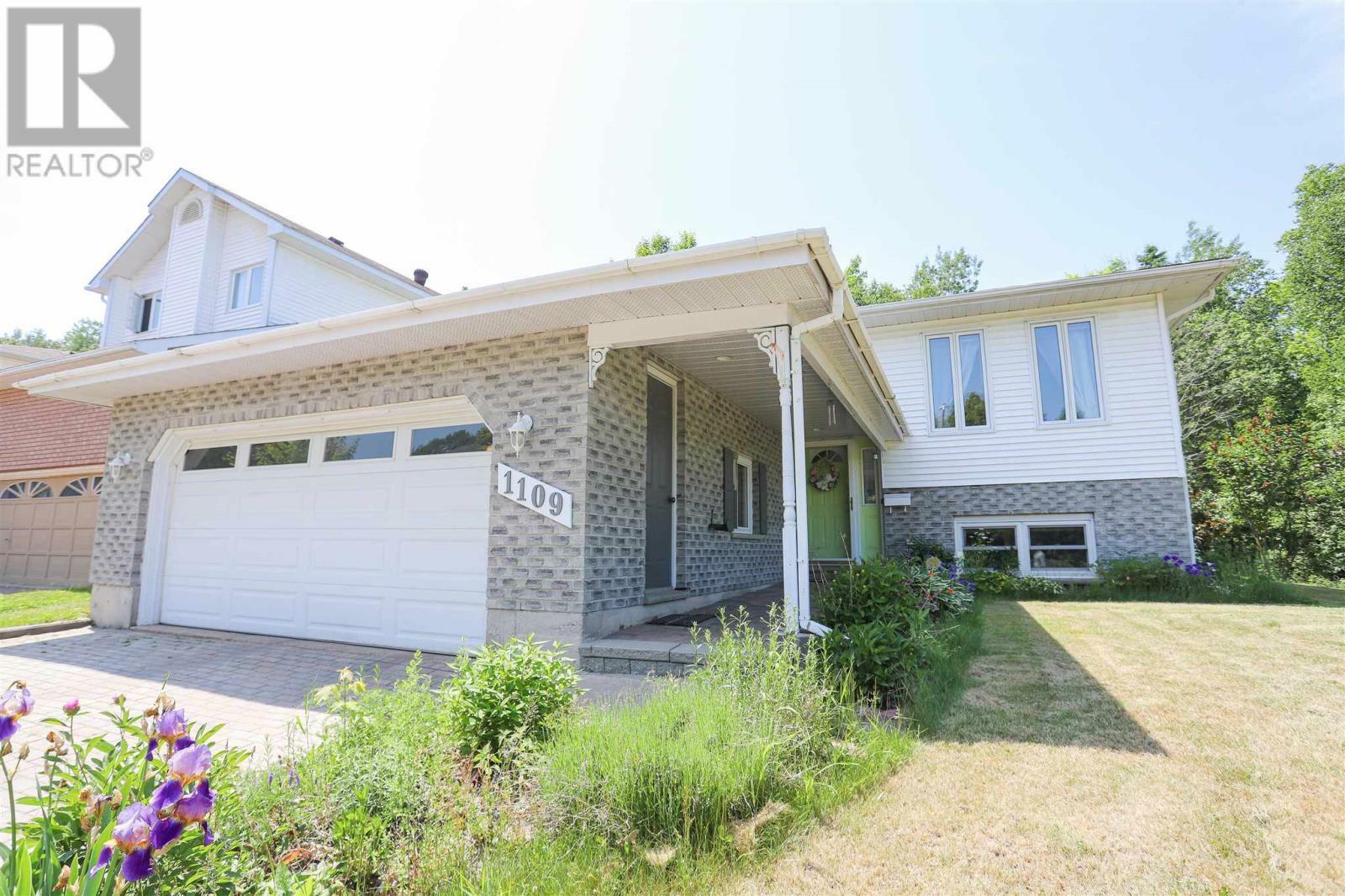 Property Photo: 1109 Lake St ON P6B 6B7