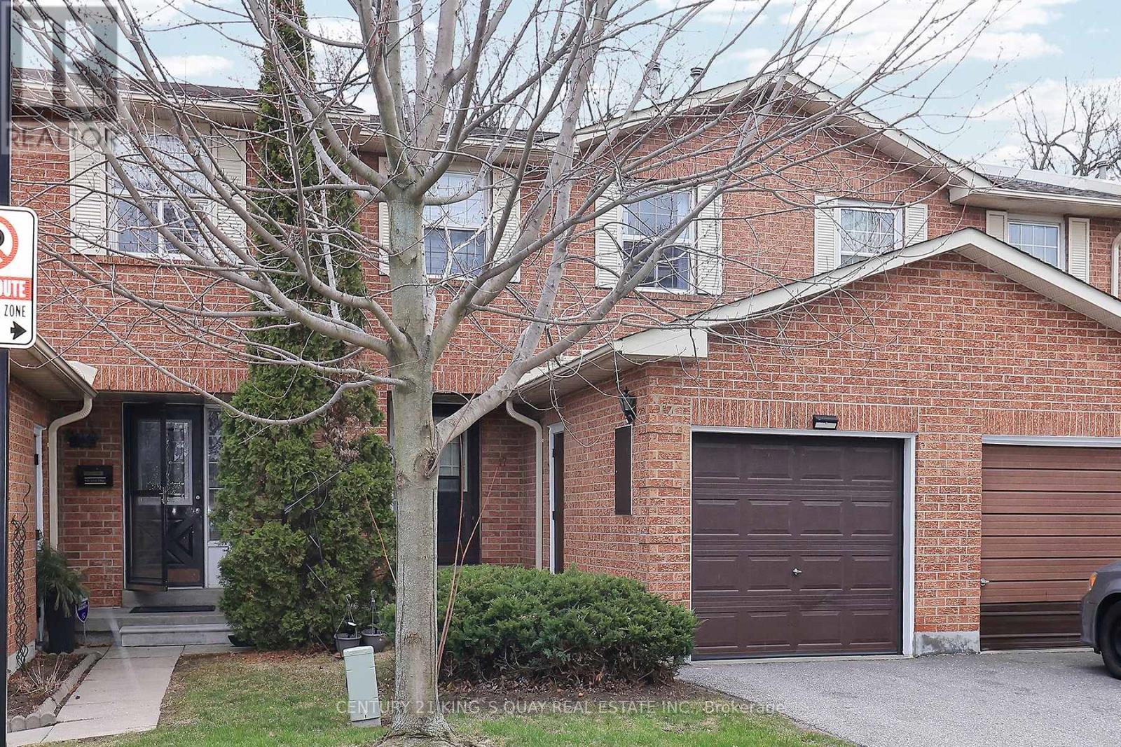 Property Photo: 25 Whitecap Boulevard 17 ON M1M 2Y5