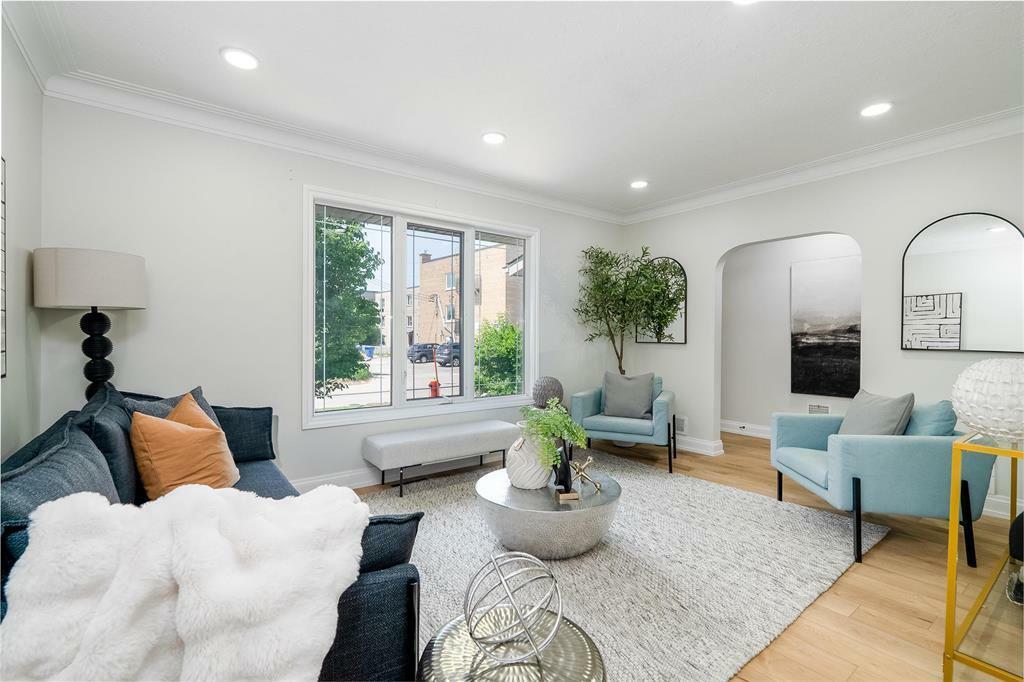 Property Photo: 197 Bourkevale Drive MB R3J 1P3