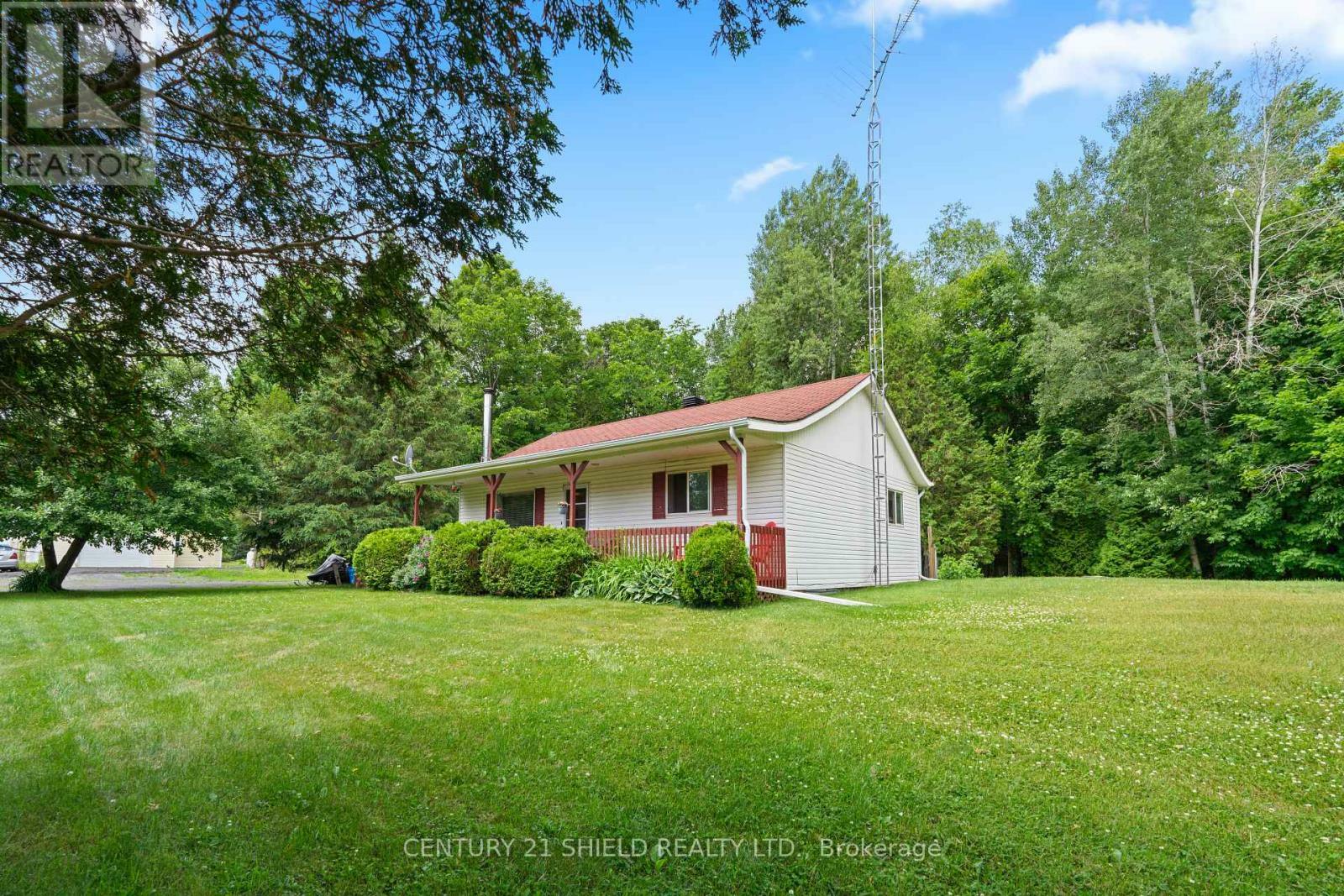 Property Photo: 3842 Lakeside Drive ON K0C 1Z0
