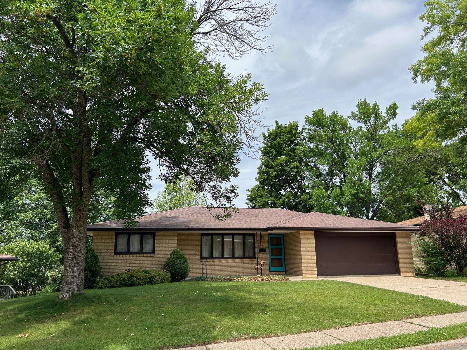 Property Photo: 3155 Saint Anne Drive IA 52001