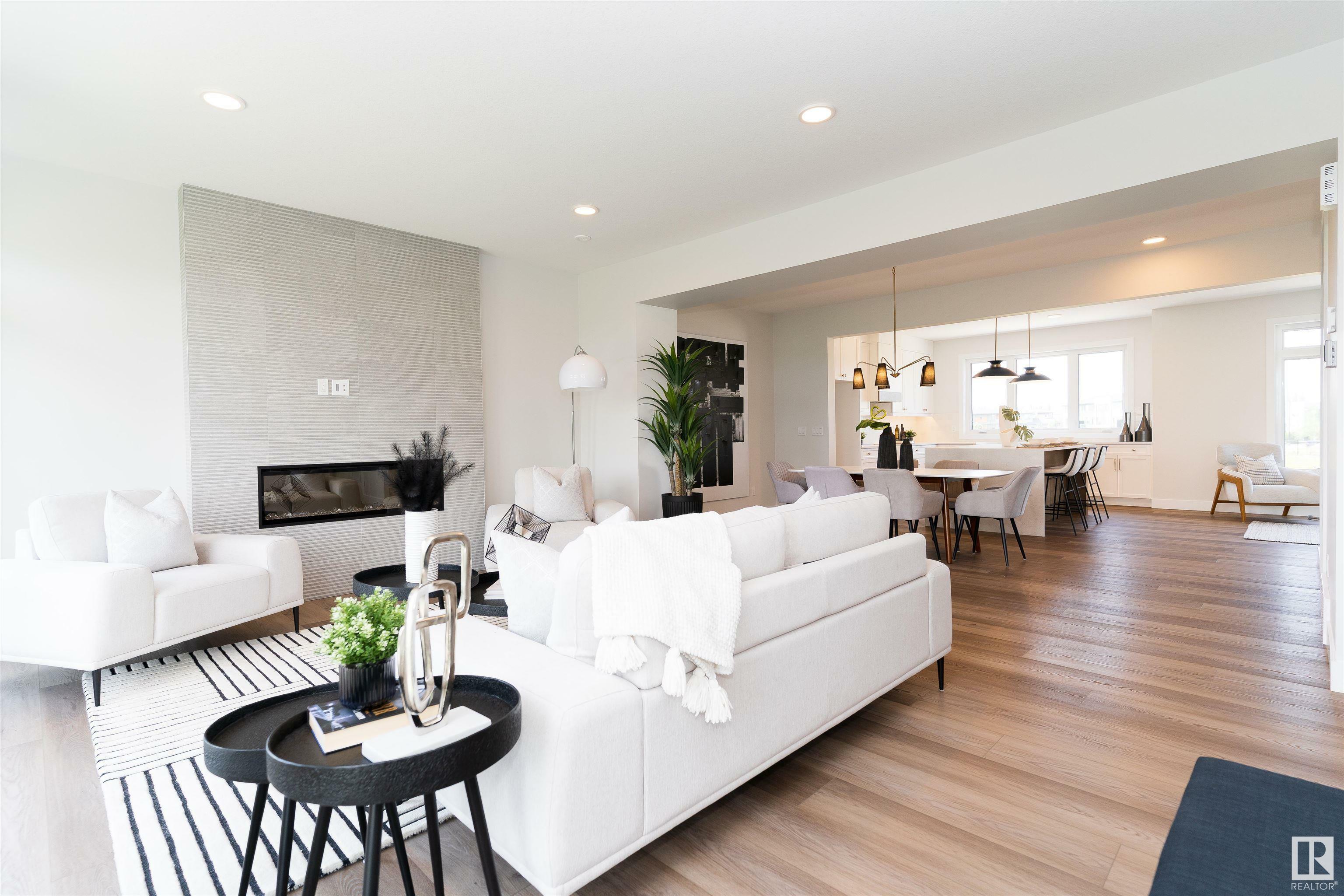 Photo de la propriété: 7121 May Crescent NW 16 AB T6R 0X2