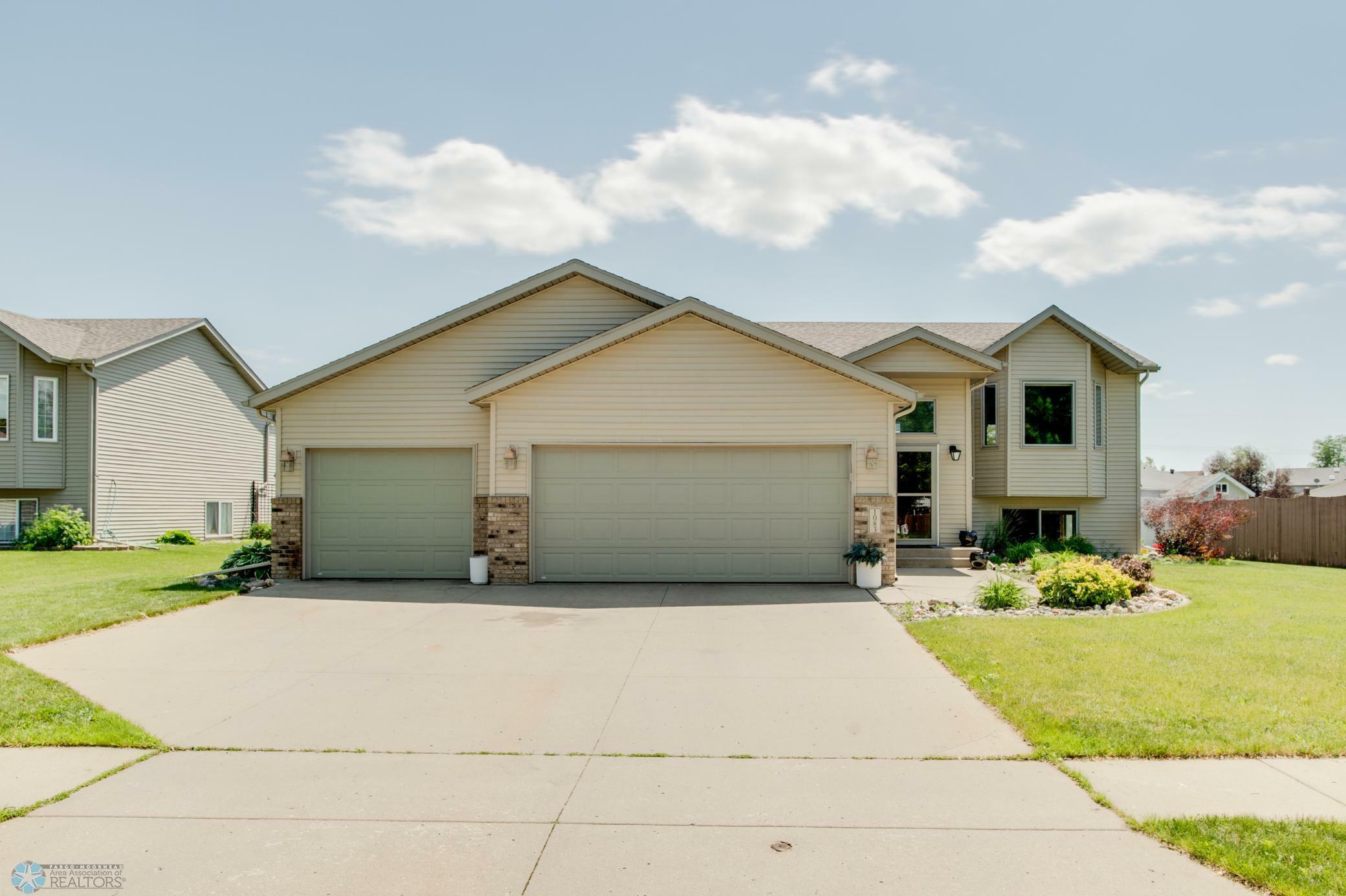 Property Photo: 1083 Parkway Lane ND 58078