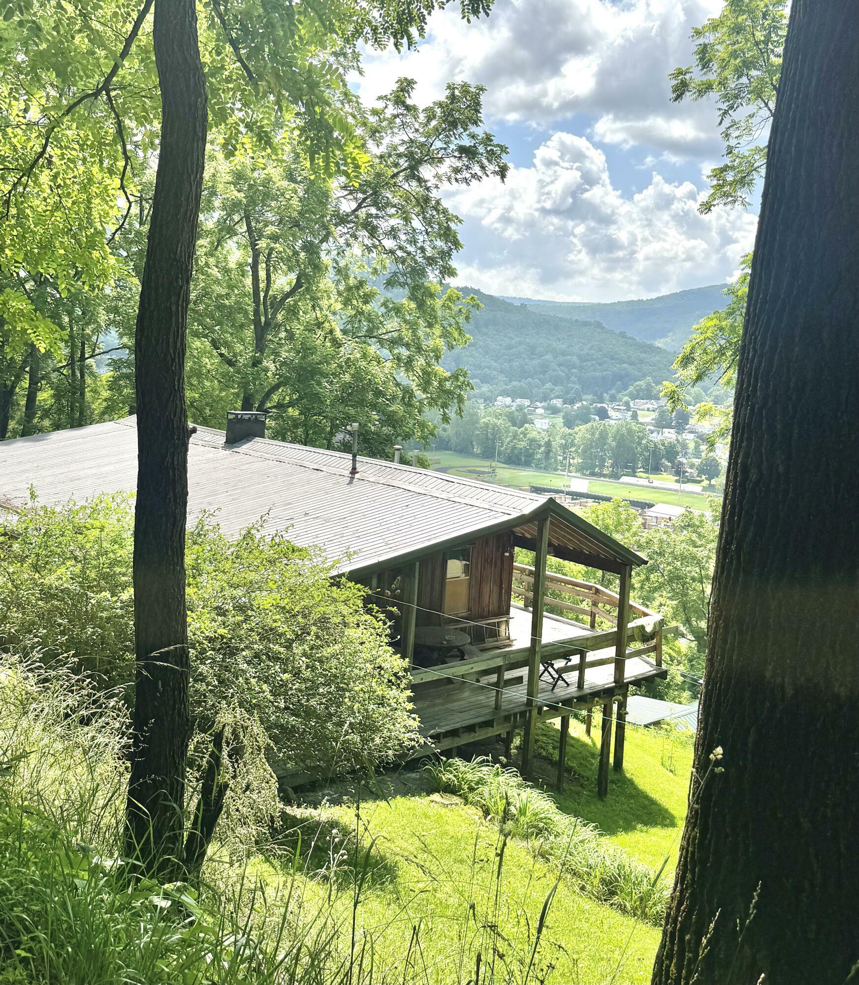 Property Photo: 25 E Lynn St WV 26261