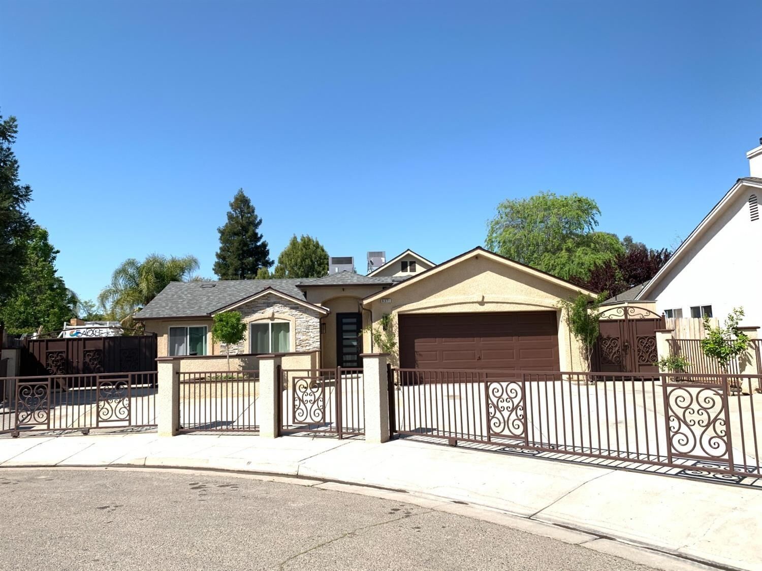 Property Photo:  6371 N Milburn Avenue  CA 93722 