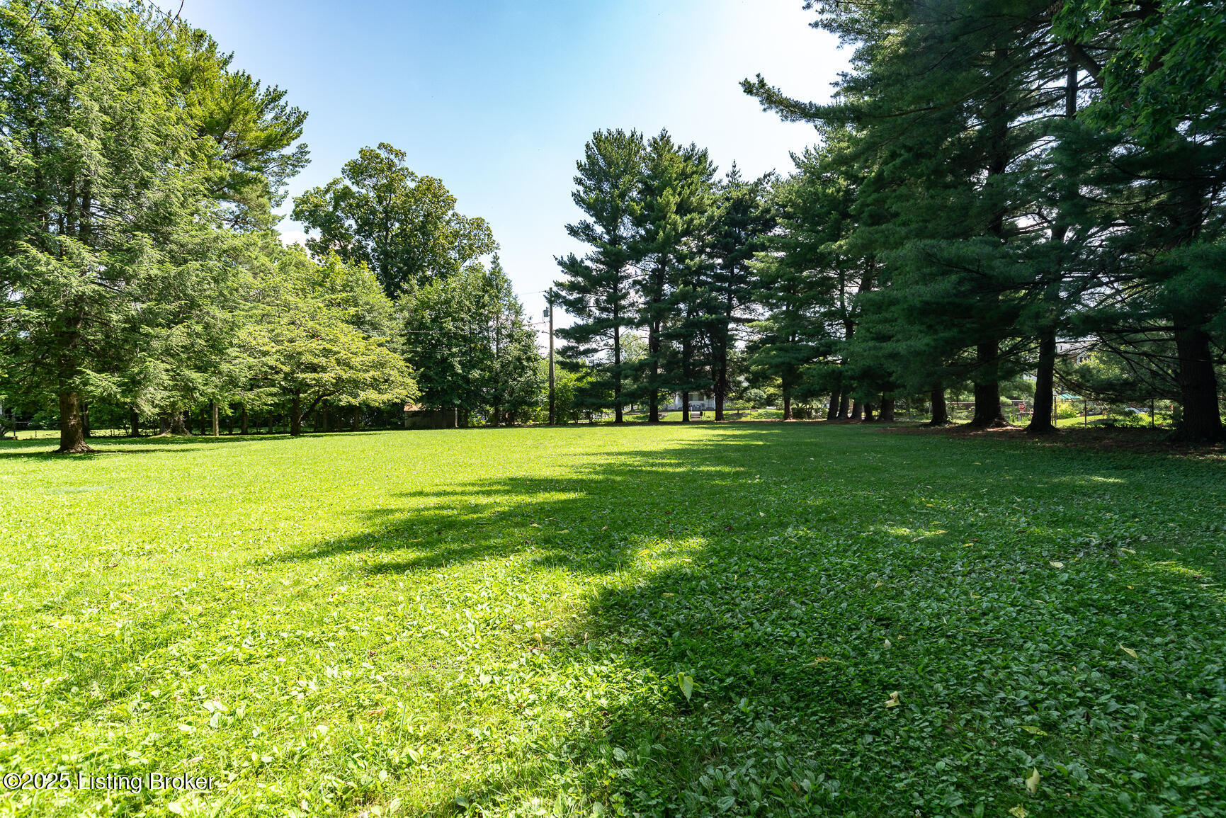 Property Photo: 10218 Afton Rd KY 40223