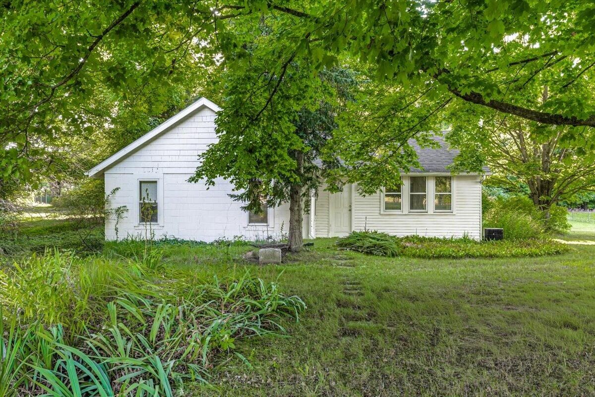 Property Photo: 10406 N 300 IN 46350