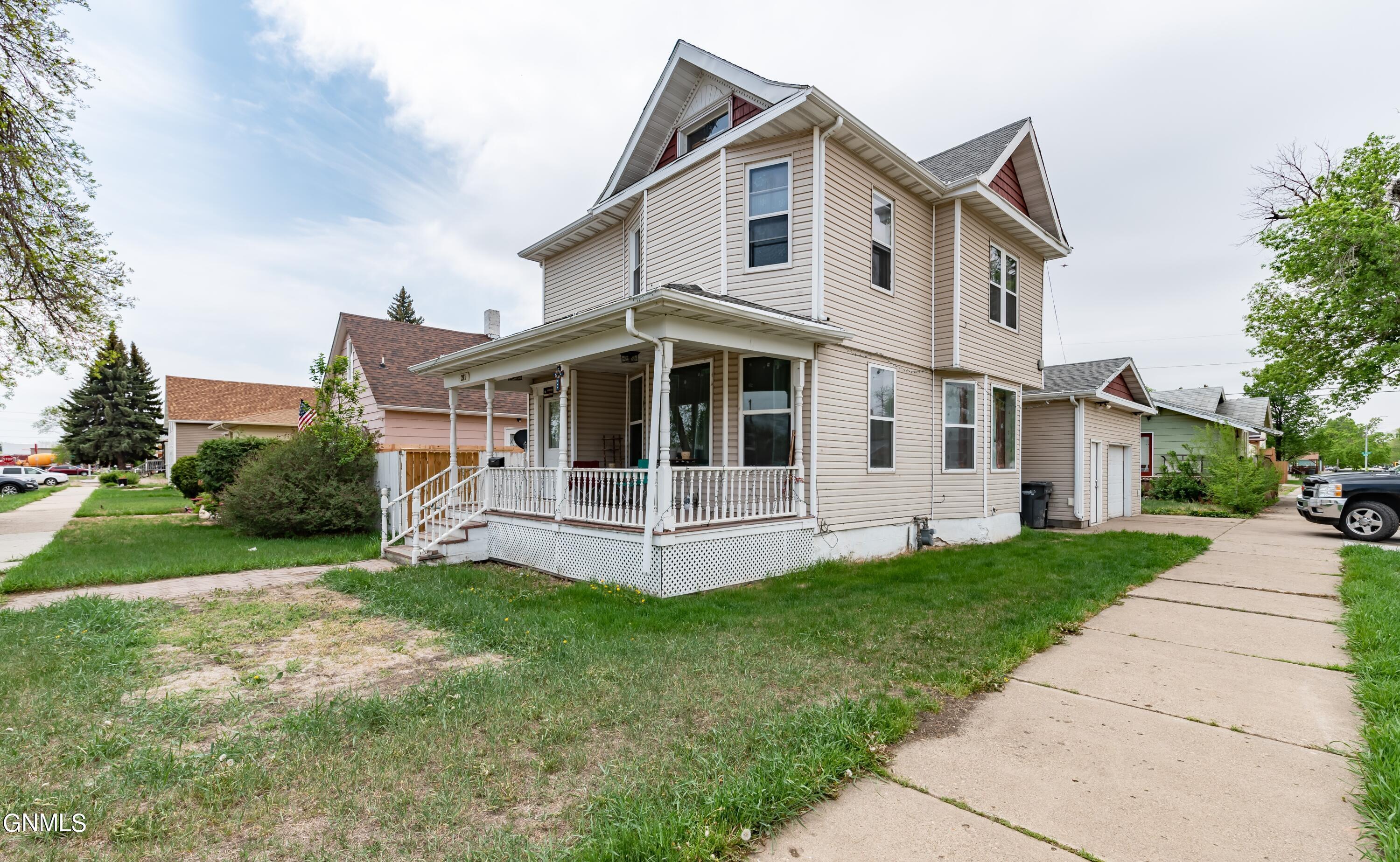 Property Photo: 211 2nd Avenue NE ND 58554