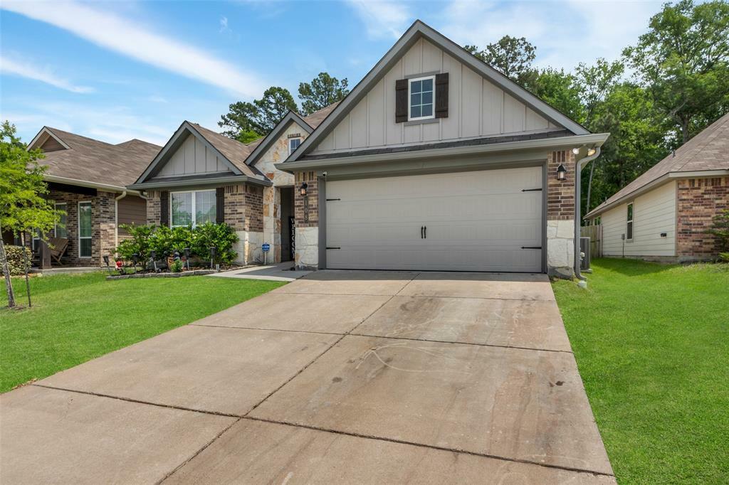 Property Photo: 108 Alessandra Way TX 77320