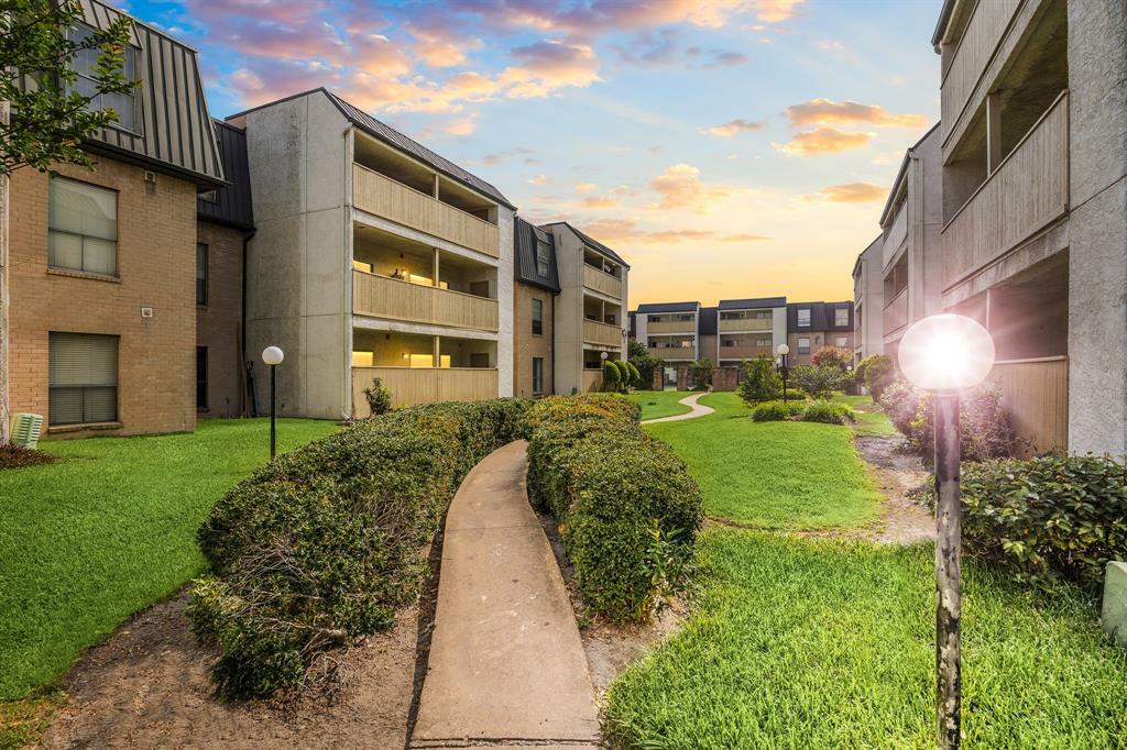 Property Photo: 8517 Hearth Drive 31 TX 77054