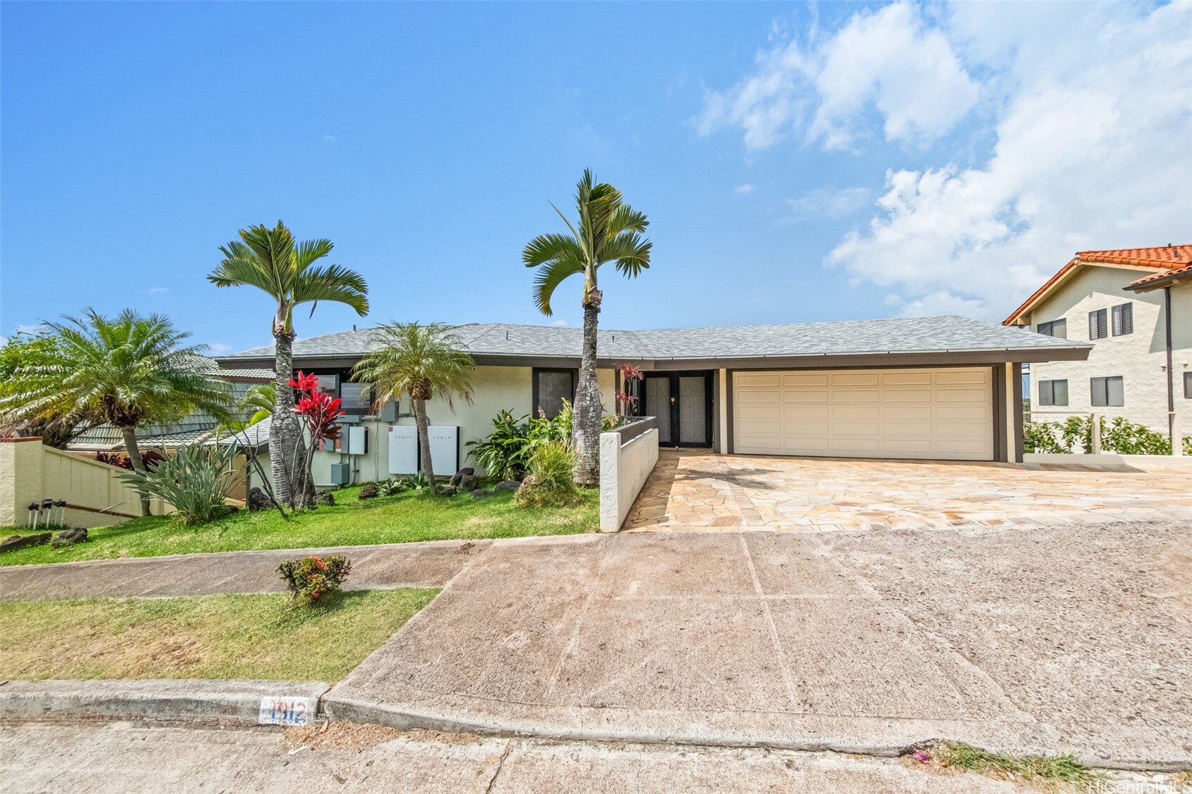 Property Photo: 1912 Alaweo Street HI 96821