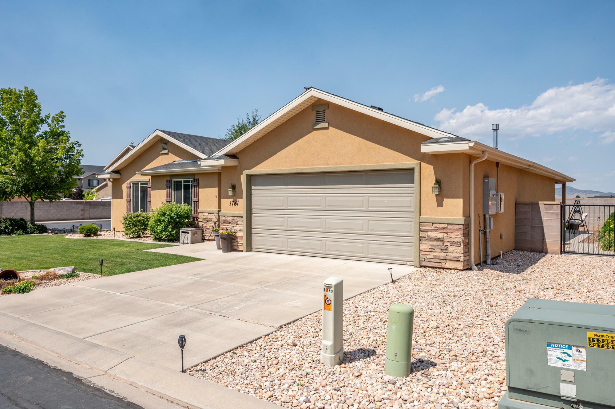 Property Photo:  1781 N Azalea Ln  UT 84721 