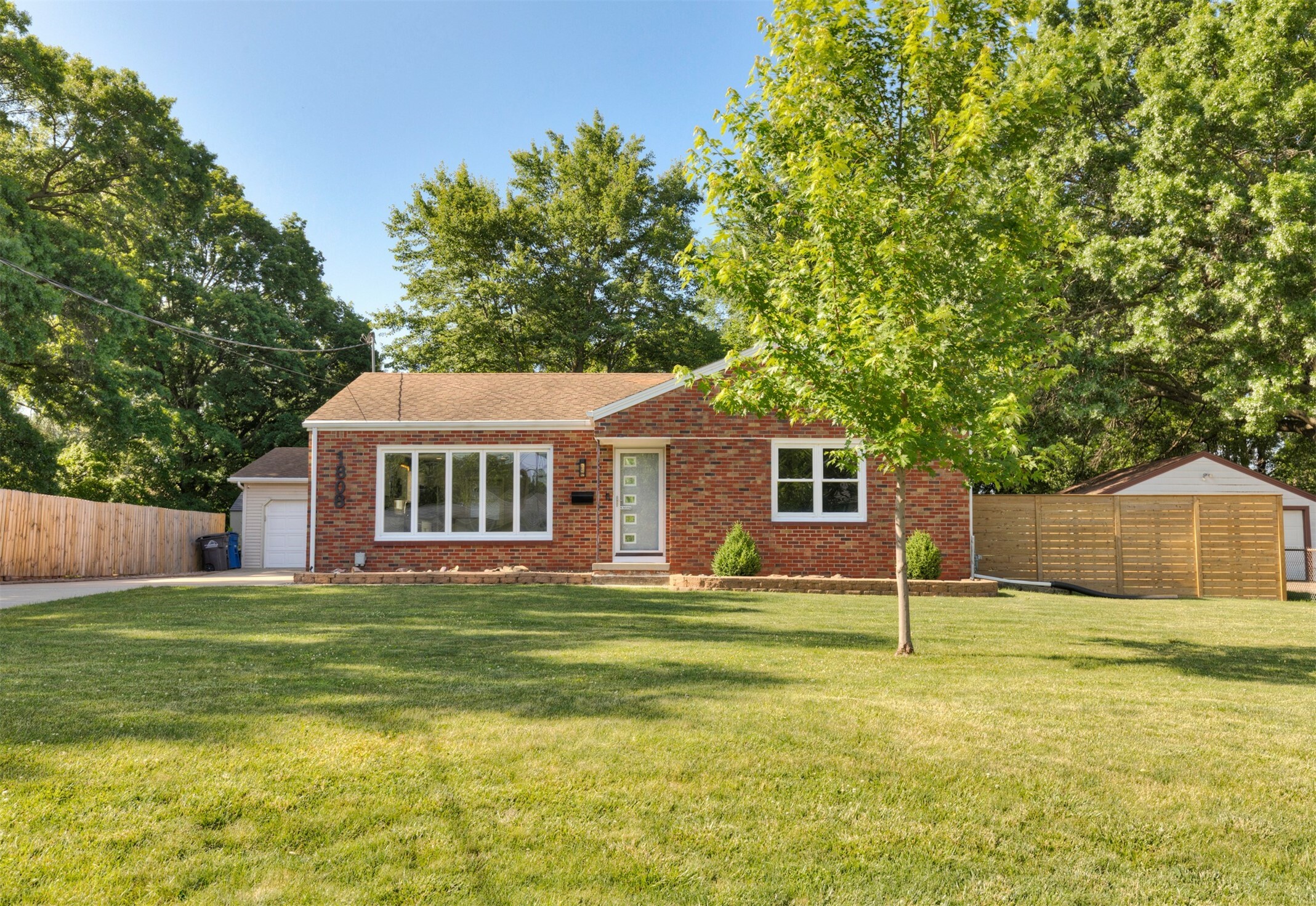 Property Photo:  1808 Payton Avenue  IA 50315 