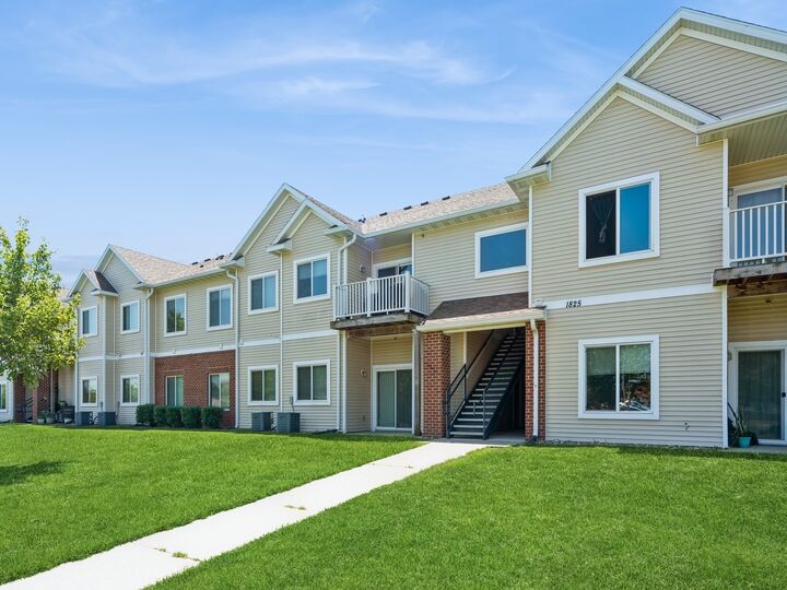 1825 SW White Birch Circle 10  Ankeny IA 50023 photo