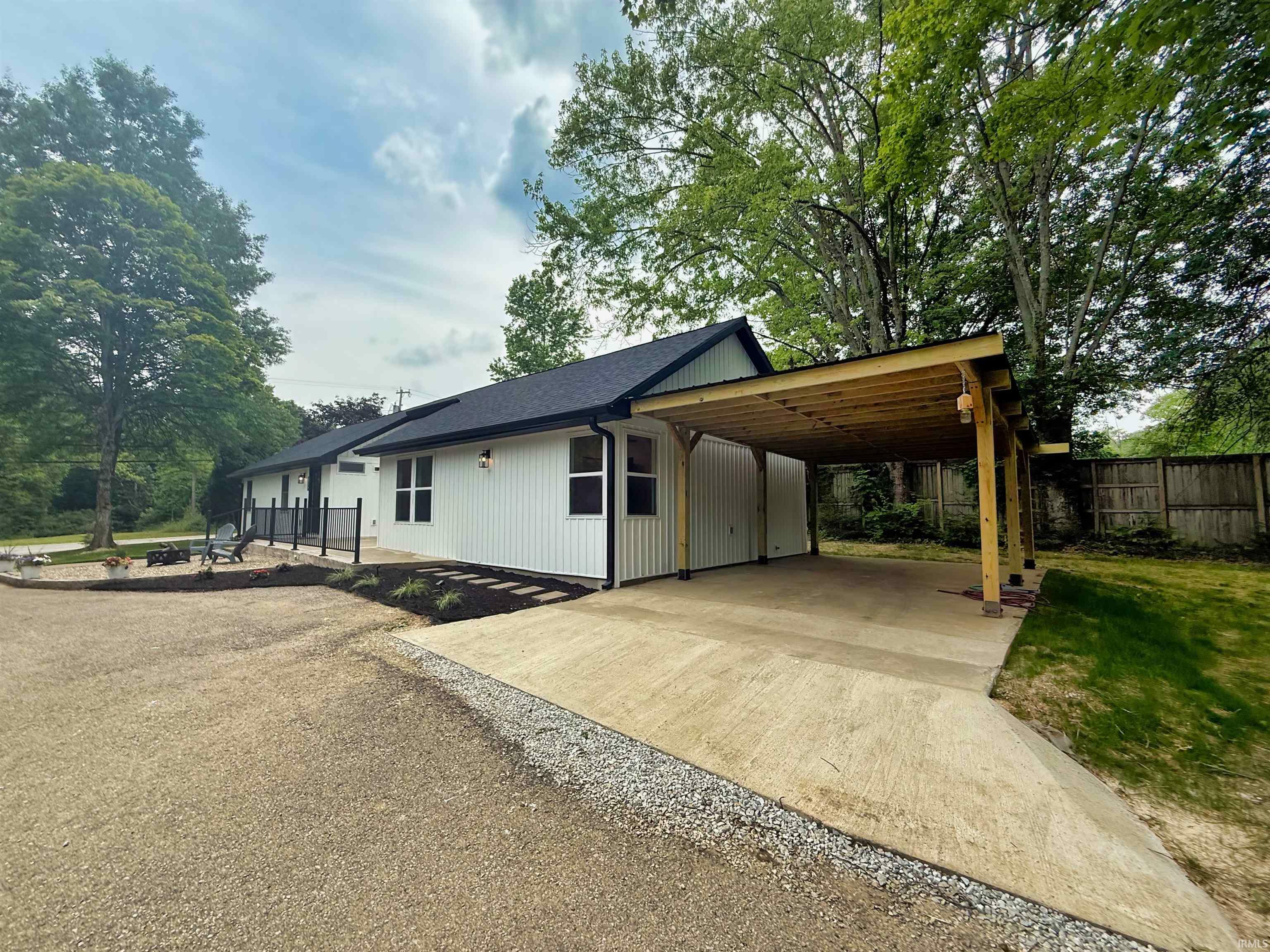 Property Photo: 4977 E State Road 46 IN 47408
