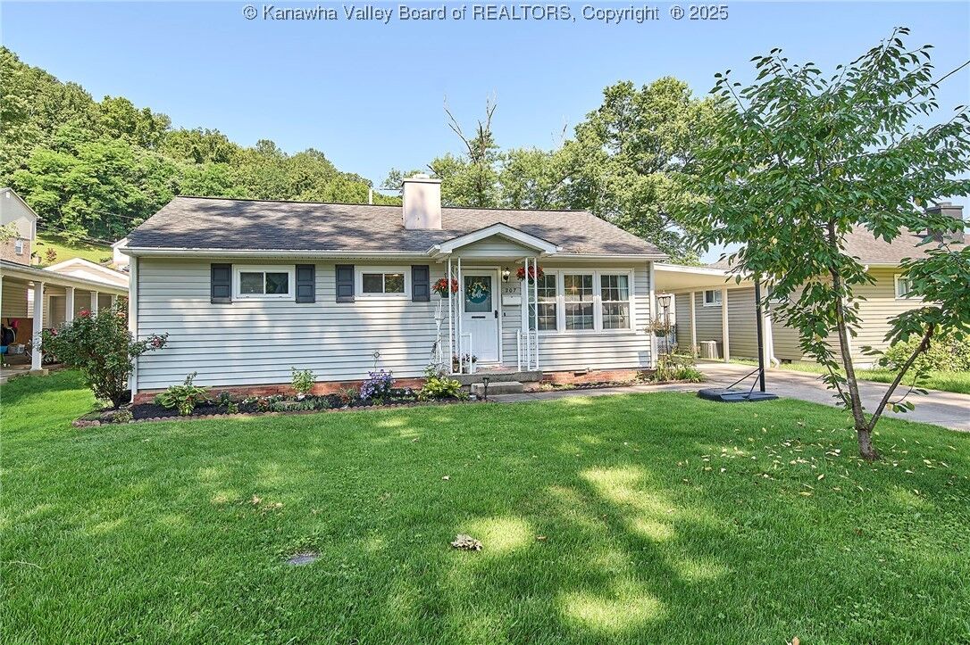 Property Photo:  207 Sun Valley Drive  WV 25177 